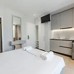 Luxury With Free Parking By Pikhost *