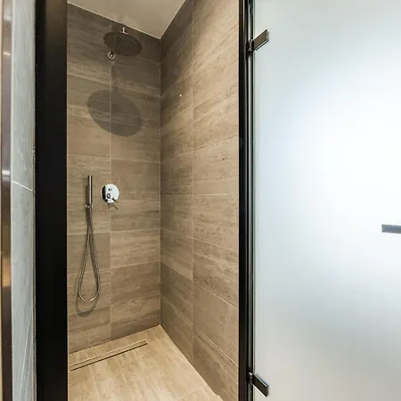 Luxury With Free Parking By Pikhost Sarandë