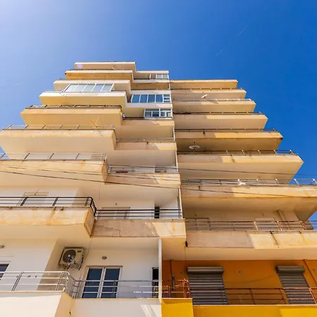 Luxury With Free Parking By Pikhost *