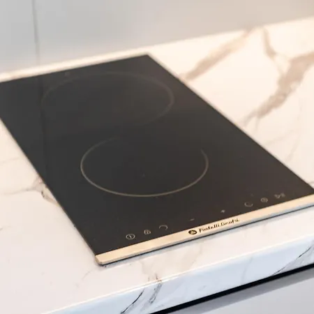 Luxury With Free Parking By Pikhost *