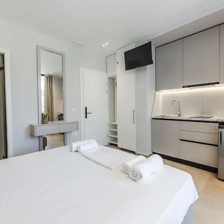 Luxury With Free Parking By Pikhost *