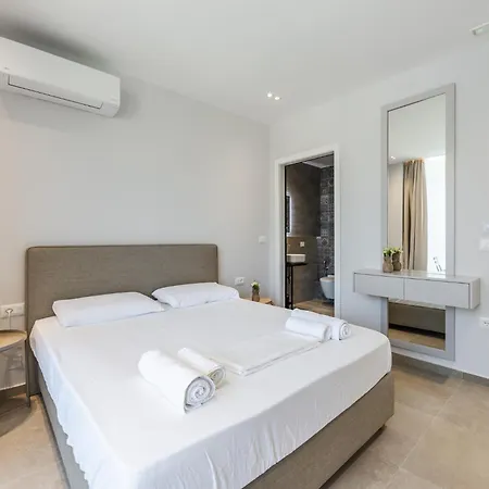 Luxury With Free Parking By Pikhost * Sarandë