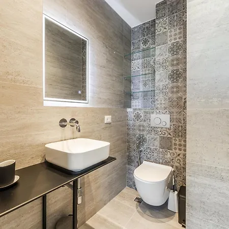 Luxury With Free Parking By Pikhost Sarandë
