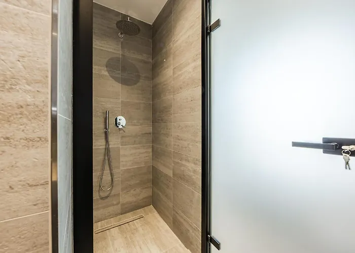 Luxury With Free Parking By Pikhost Sarandë