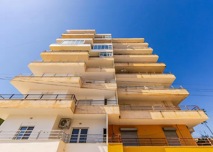 Luxury With Free Parking By Pikhost *