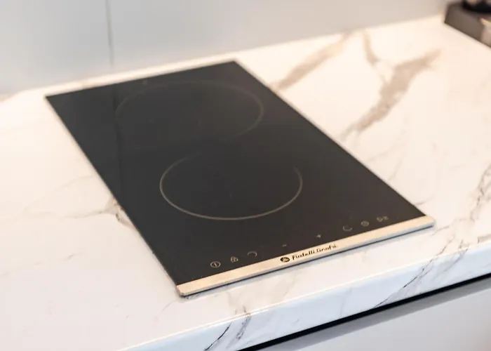 Luxury With Free Parking By Pikhost *