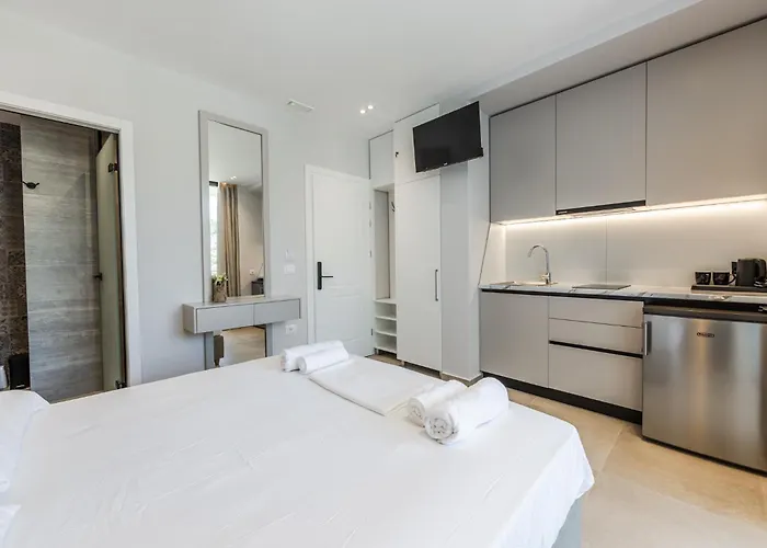 Luxury With Free Parking By Pikhost *