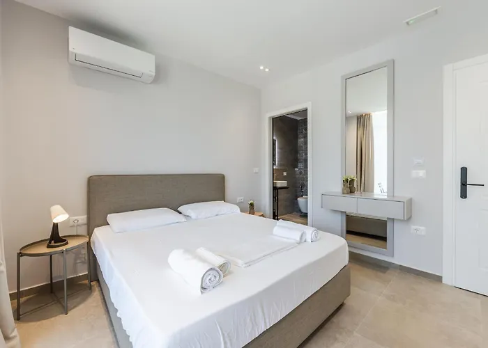 Luxury With Free Parking By Pikhost * Sarandë