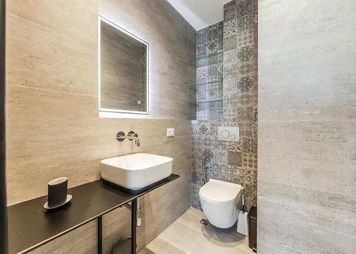 Luxury With Free Parking By Pikhost Sarandë